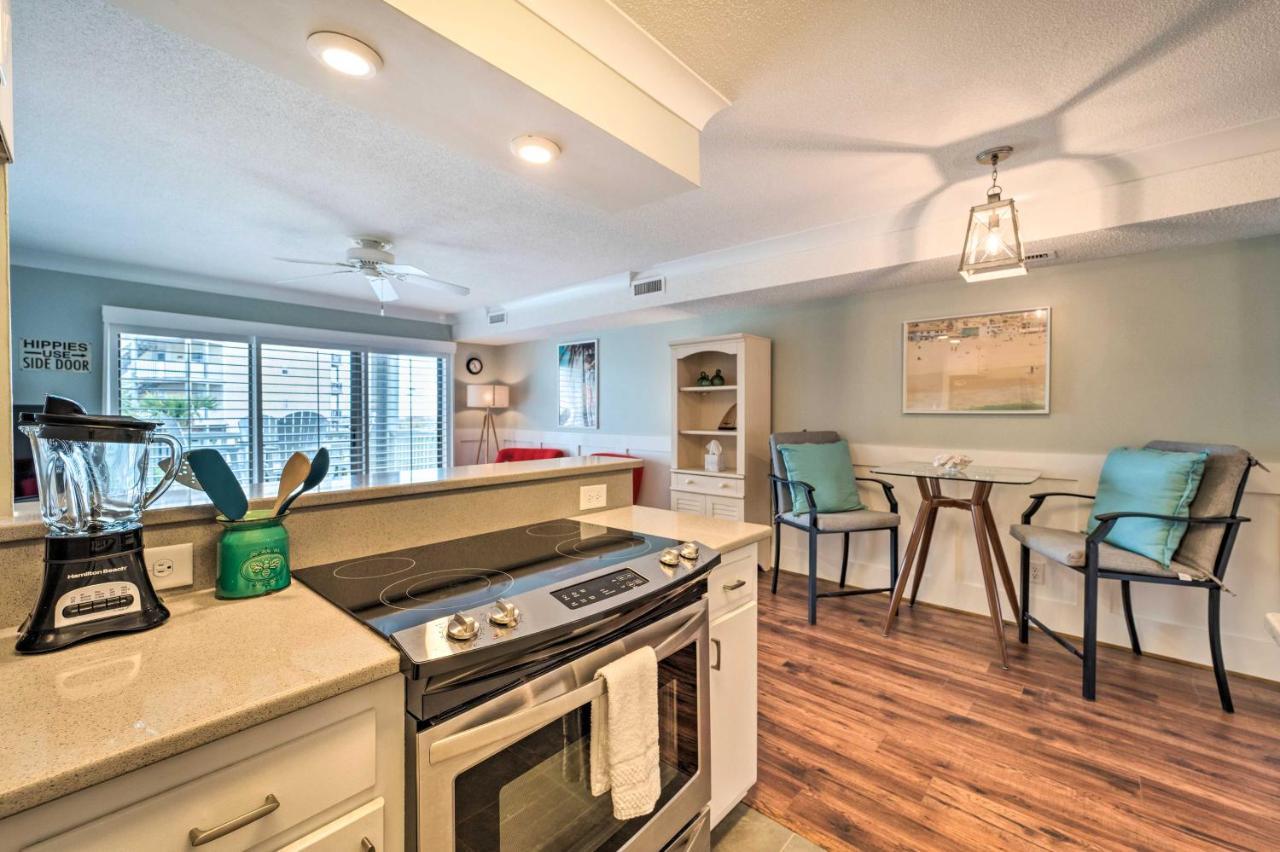 Bright Carolina Beach Condo - Walk To Shore! 外观 照片
